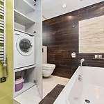 Luxurious Walonska With Underground Garage By Renters Apartamento Wrocław