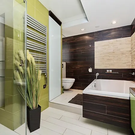 Luxurious Walonska With Underground Garage By Renters شقة فروتسواف