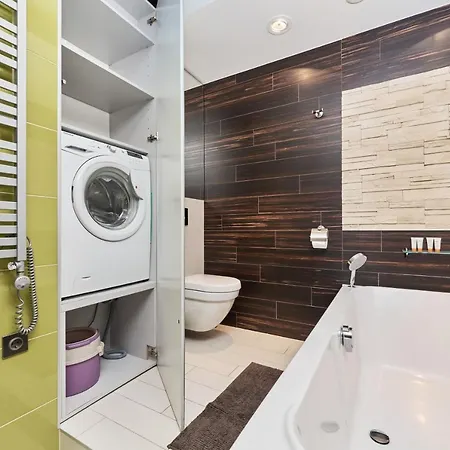 Luxurious Walonska With Underground Garage By Renters شقة فروتسواف