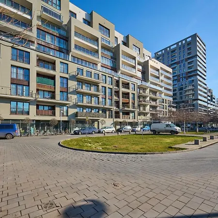 Luxurious Walonska With Underground Garage By Renters Lejlighed *