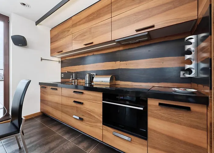 Luxurious Walonska With Underground Garage By Renters Lejlighed *