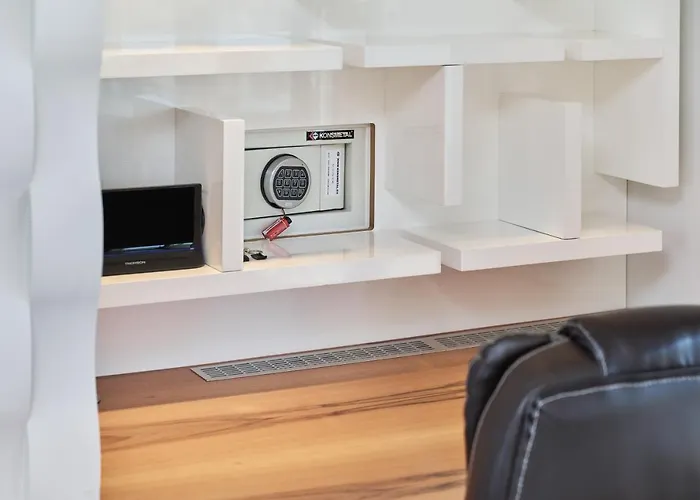 Luxurious Walonska With Underground Garage By Renters Lejlighed *