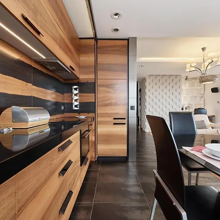 Luxurious Walonska With Underground Garage By Renters Βρότσλαβ