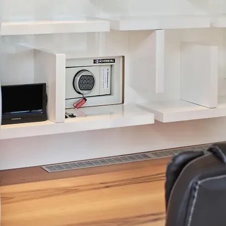 Luxurious Walonska With Underground Garage By Renters Διαμέρισμα *